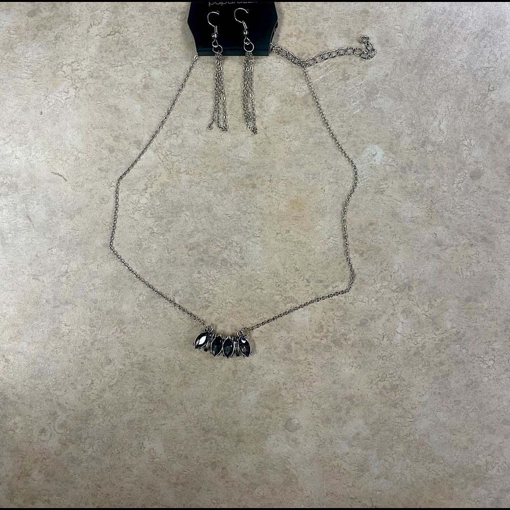 Attractive set of fashion jewelry